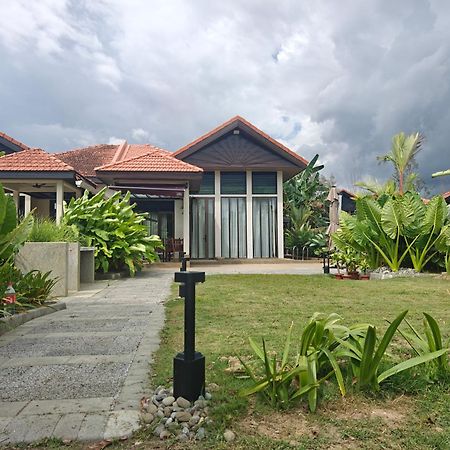 Sabah Beach Villas & Suites Kota Kinabalu Exterior photo